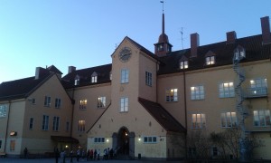 Enskedeskola vid soluppgång. Foto: AnnVixen