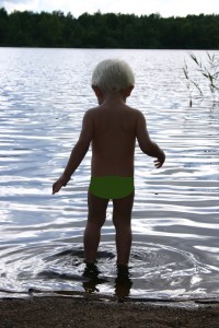 Sommarbad i en av Stockholms sjöar. Foto: AnnVixen