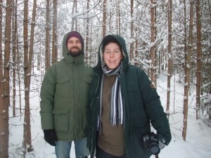 Markus och Agata i magiska skogen vid Flurlundargård. Foto: AnnVixen